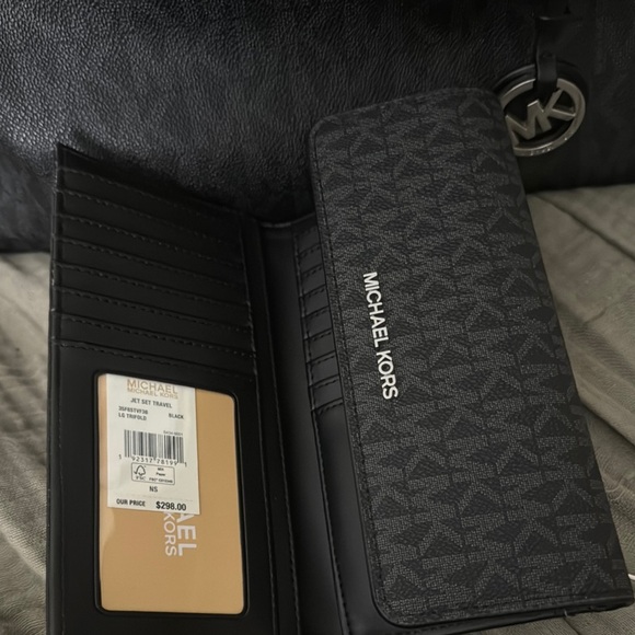 Michael Kors Black Leather Tote Bag & Wallet - Picture 4 of 5